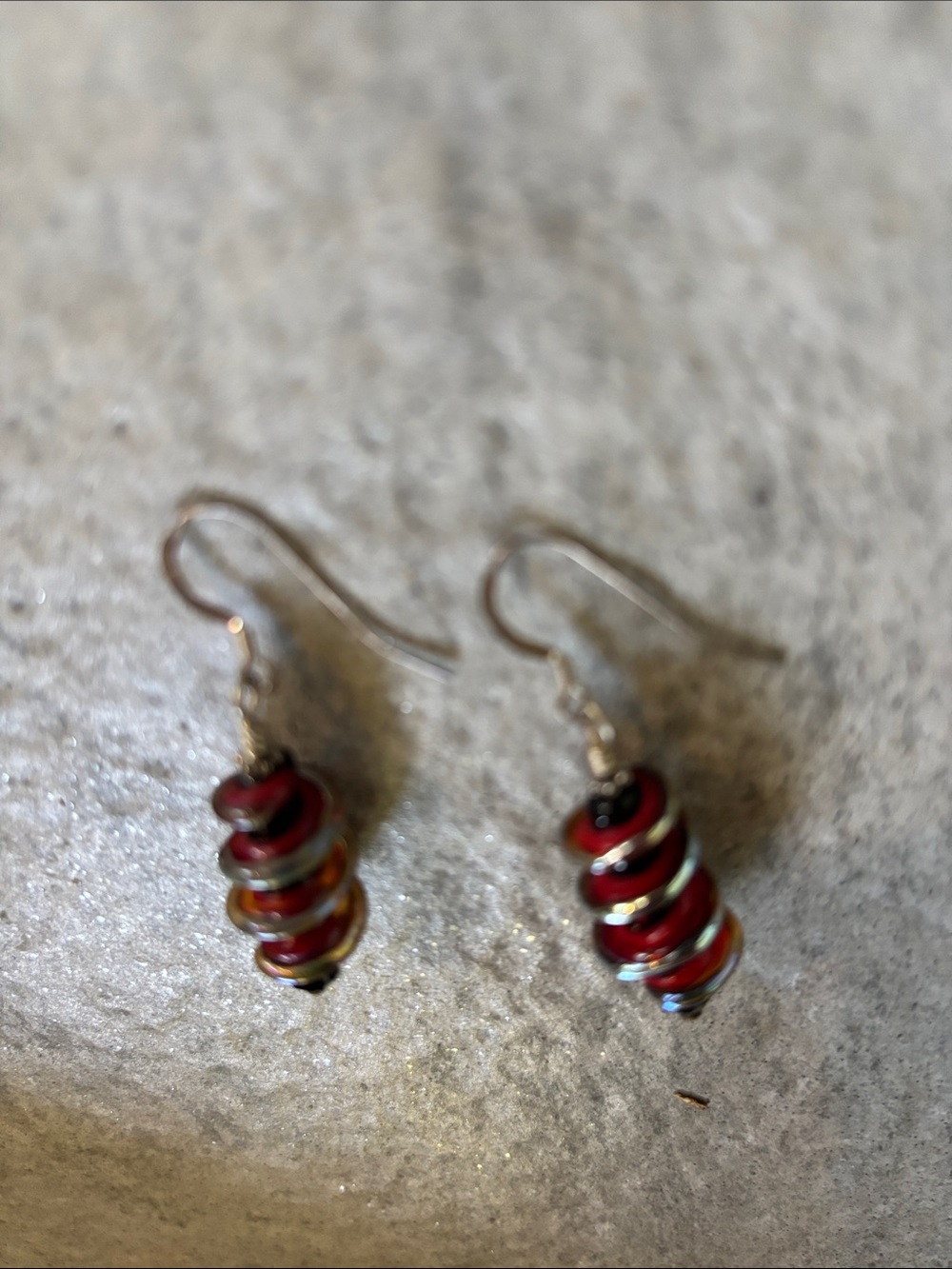 Vintage Spiral red black silvery color dangly dangling ART GLASS Crystal earring - Picture 4 of 7